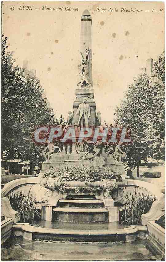 CPA Lyon Monument Carnot Place de la Republique 