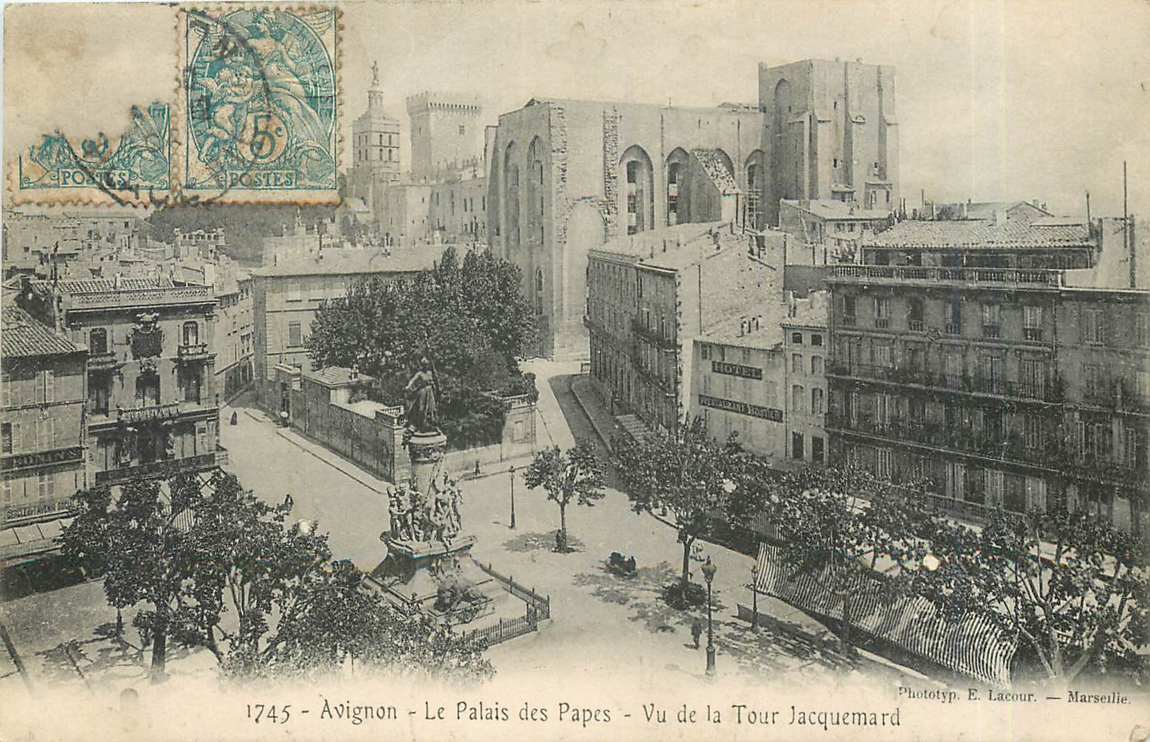 CPA Avignon Le Palais des Papes Vue de la Tour Jacquemard 