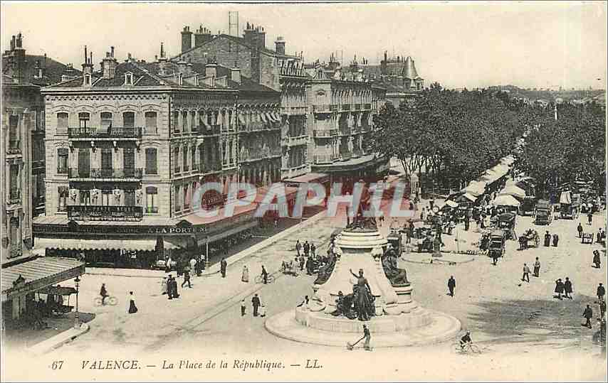 CPA Valence La Place de la Republique 