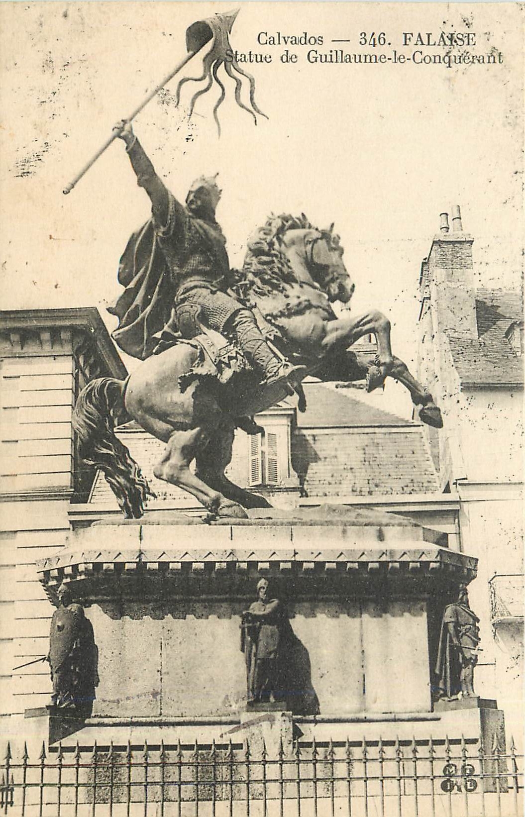 CPA Calvados Falaise Statue de Guillaume le Conquerant 