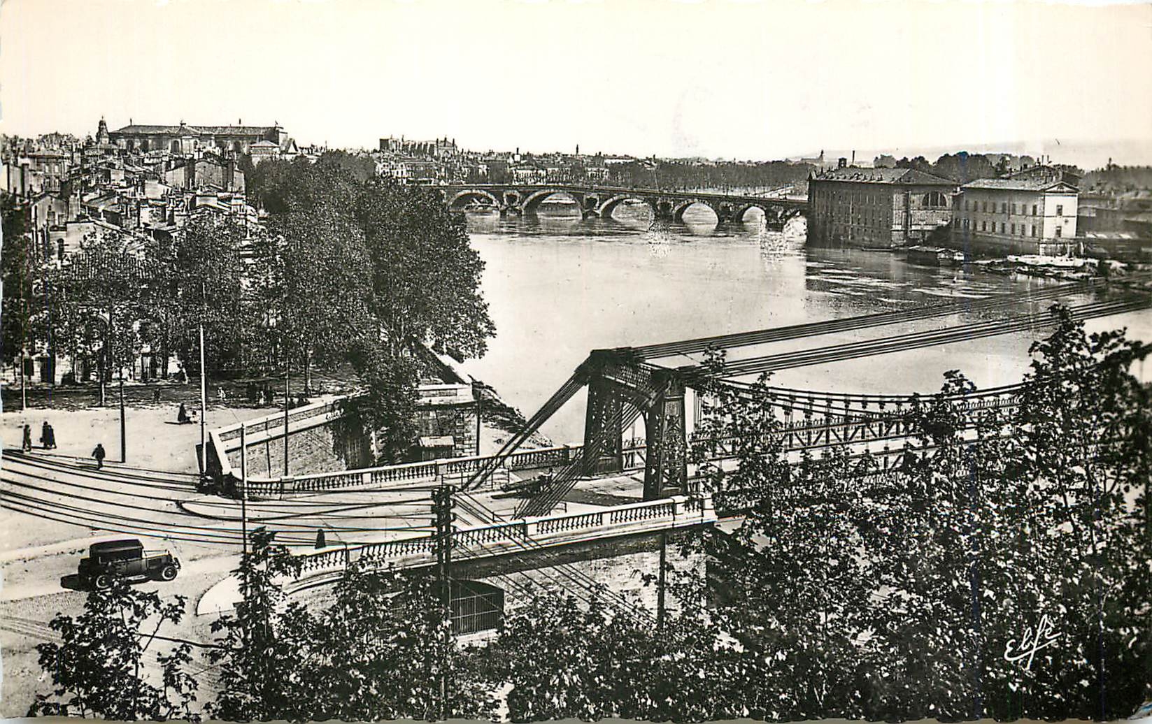 CPM Toulouse Vue sur la Garonne Pont Saint Pierre et Pont Neuf 