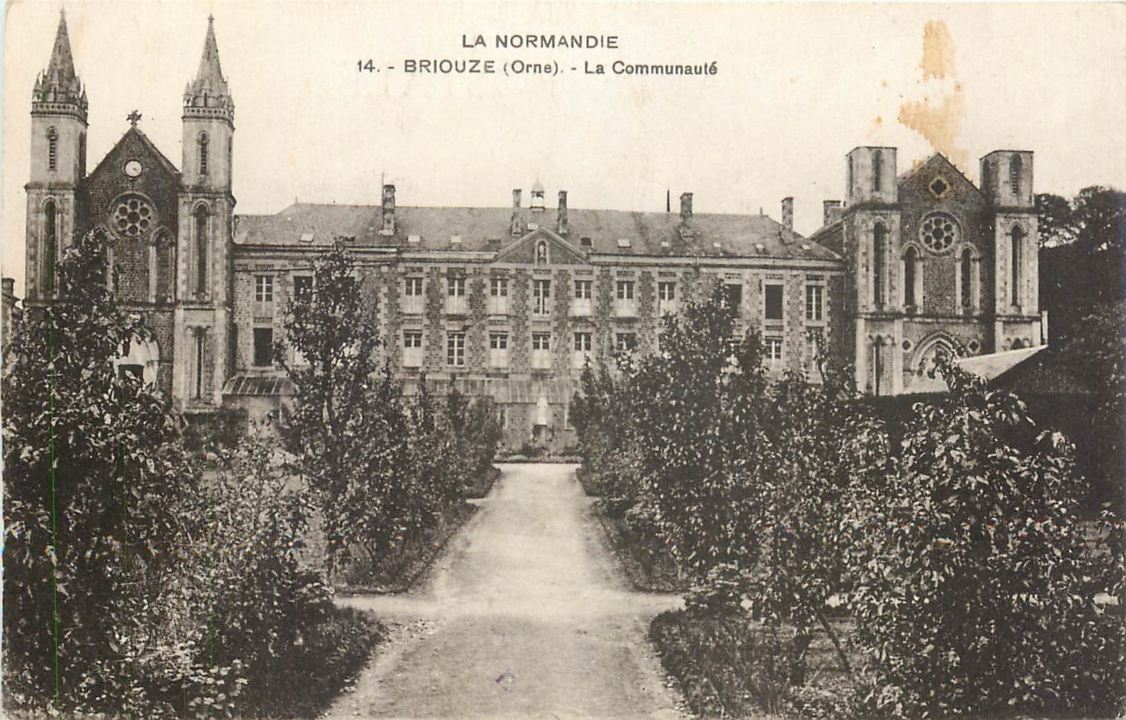 CPA La Normandie Briouze Orne La Communaute 