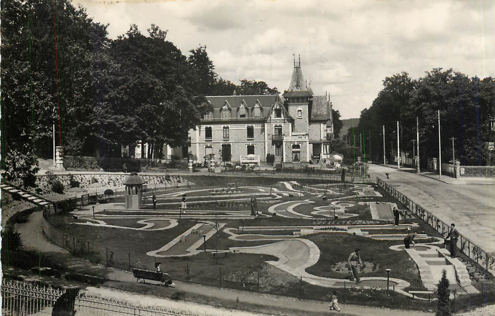 CPM Station Thermale de Bagnoles de l'Orne Le Golf Miniature 