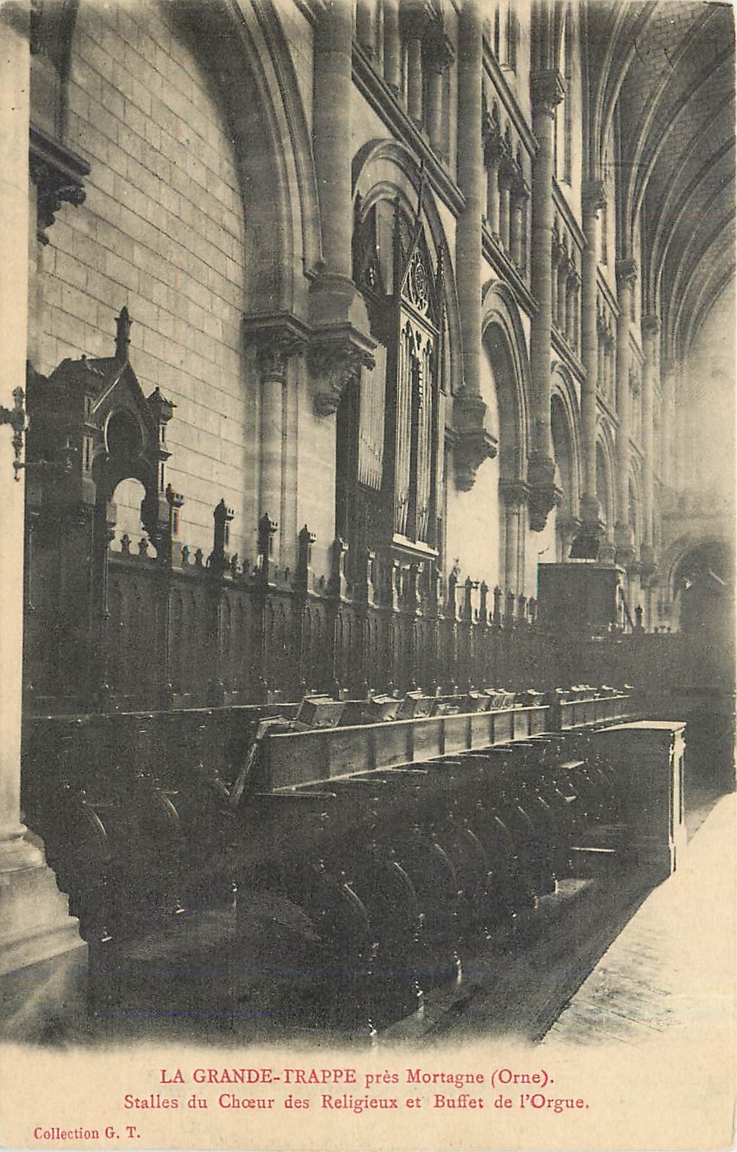 CPA La Grande Trappe pres Mortagne Orne Stalles du chœur des religieux et buffet de l'orgue