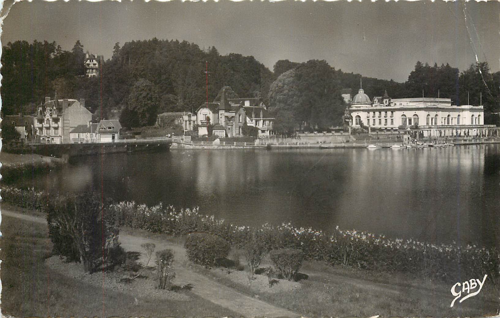 CPM Bagnoles de l'Orne Le Casino du Lac 