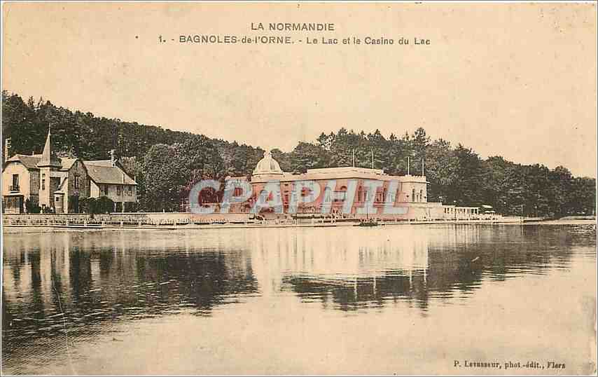 CPA La Normandie Bagnoles de l'Orne Le Lac et le Casino du Lac 