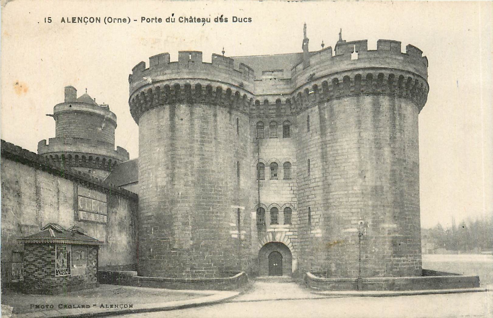 CPA Alencon Orne Porte du Chateau des Ducs 