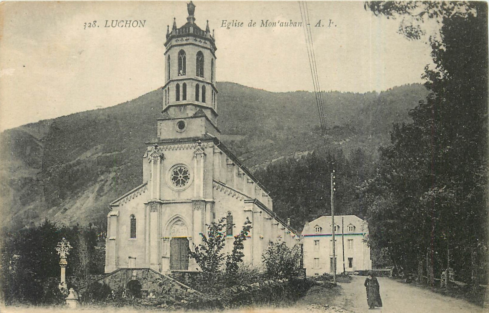 CPA Luchon Eglise de Mont auban 