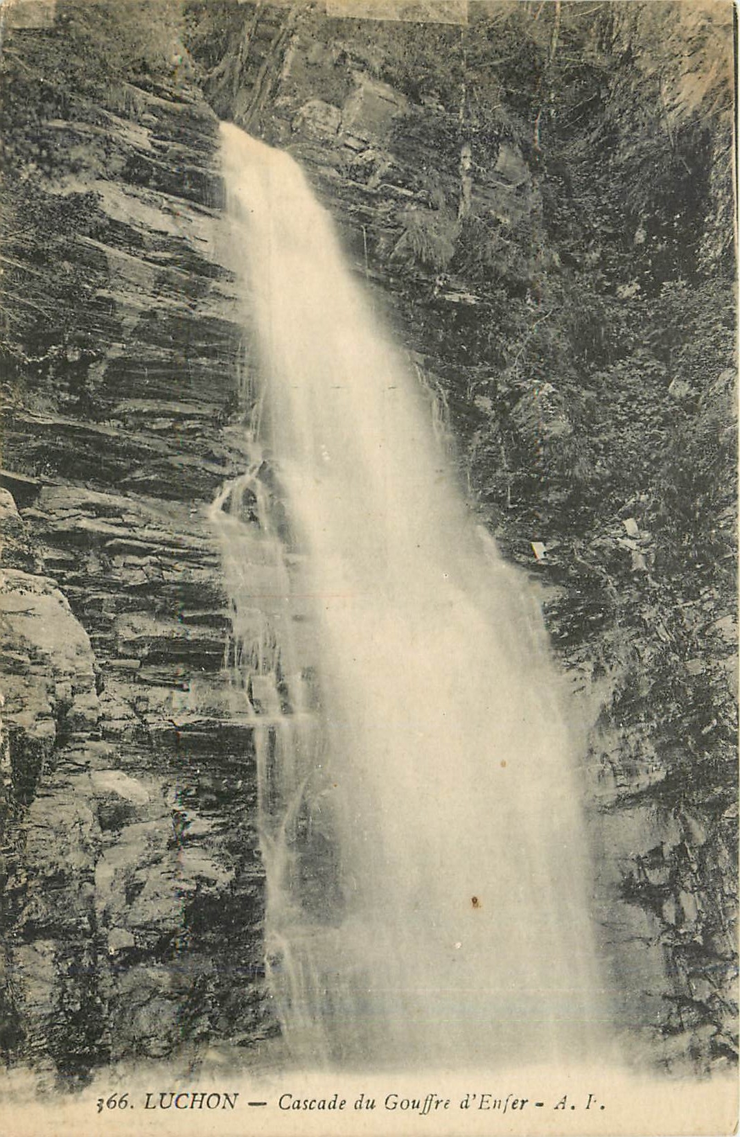 CPA Luchon Cascade du Gouffre d'Enfer 