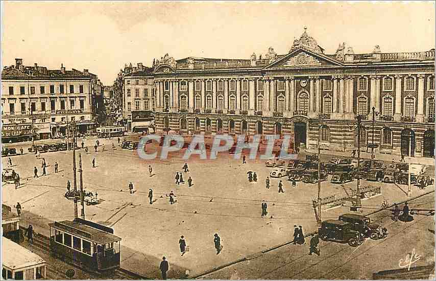 CPA Pyrenees Ocean Toulouse Place du Capitole Tramway