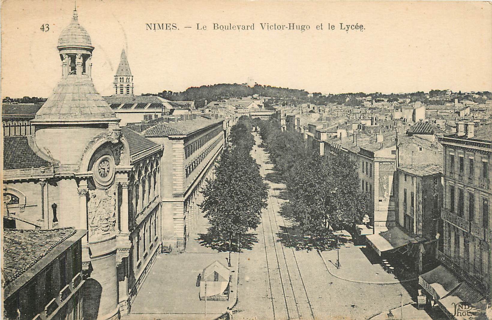 CPA Nimes Le Boulevard Victor Hugo et le Lycee 