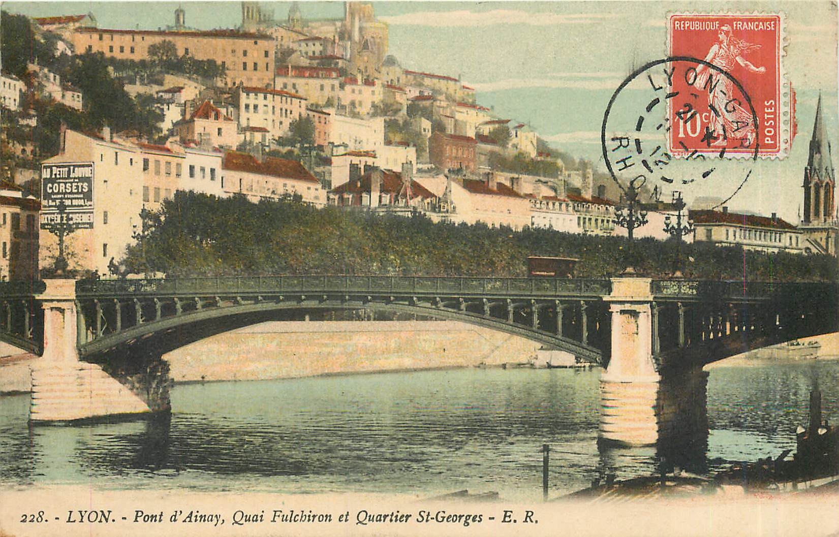 CPA Lyon Pont d'Ainay Quai Fulchiron et Quartier St Georges 