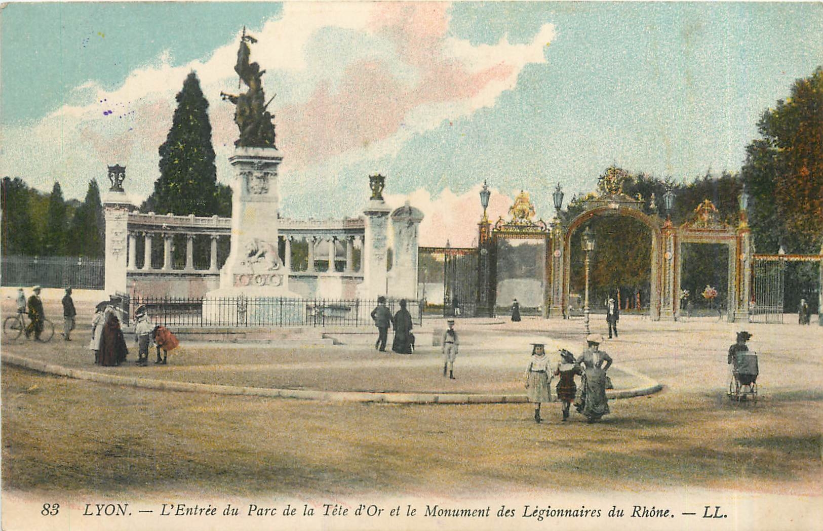CPA Lyon L'Entree du Parc de la Tete d'Or et le Monument des Legionnaires du Rhone 