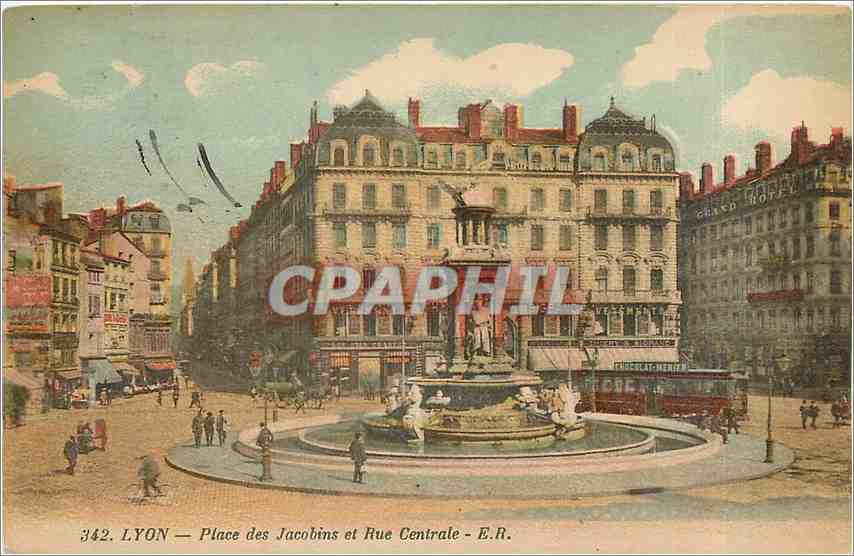 CPA Lyon Place des Jacobins et Rue Centrale Tramway