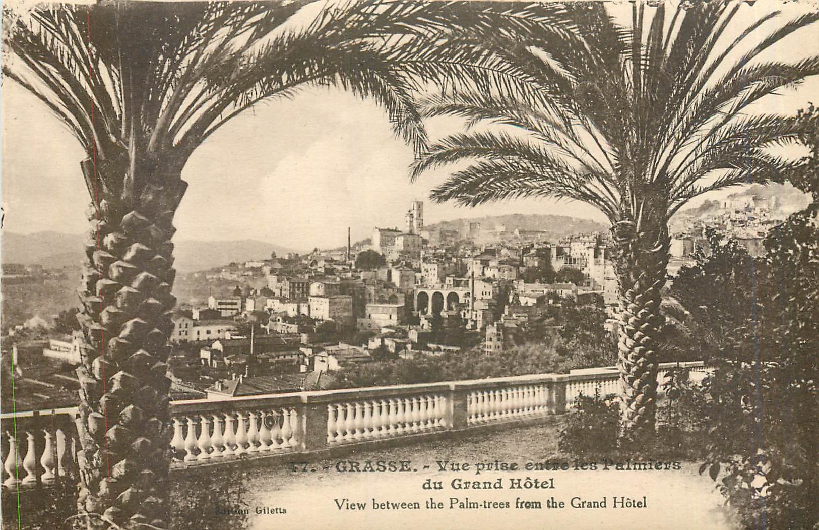 CPA Grasse Vue prise entree les Palmiers du Grand Hotel 