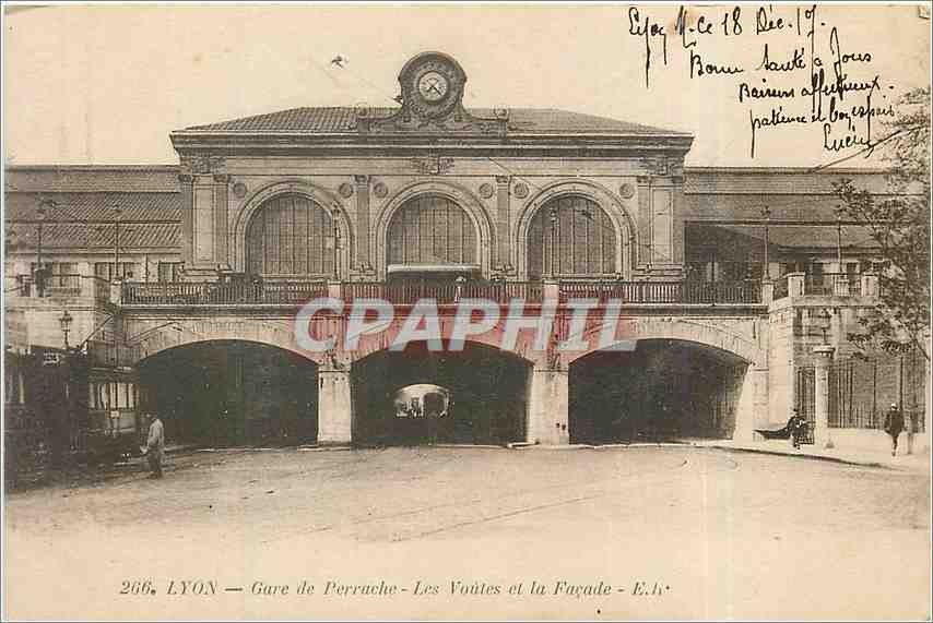 CPA Lyon Gare de Perrache Les Voutes et la Facade 