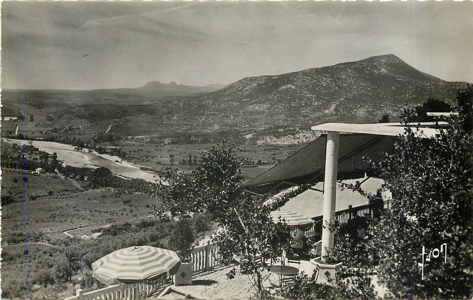 Grotte des Demoiselles — La Vallée de l'Hérault vue de la terrasse — Éditions d'Art, Paris