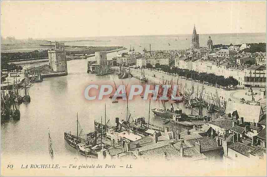CPA La Rochelle Vue generale des Ports Bateaux