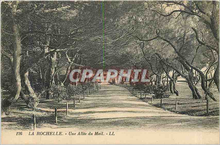 CPA La Rochelle Une Allee du Mail 