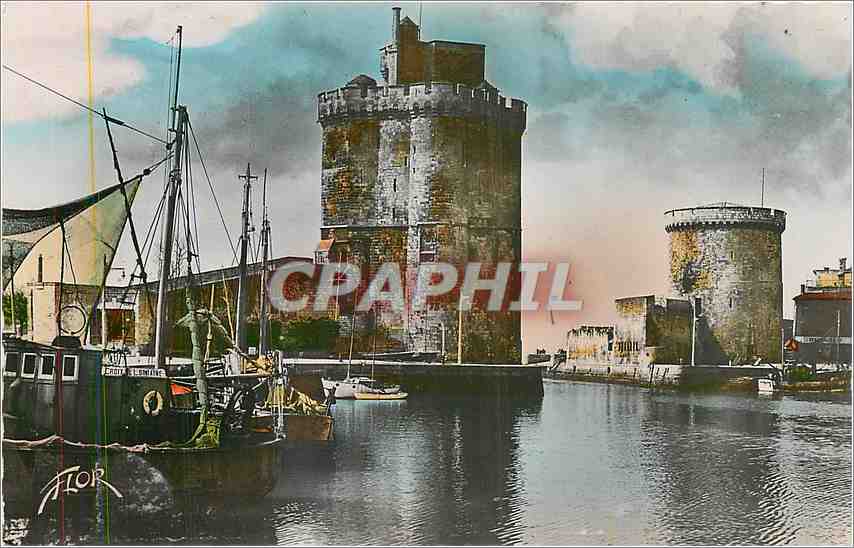 CPM La Rochelle L'Entree du Port Bateaux