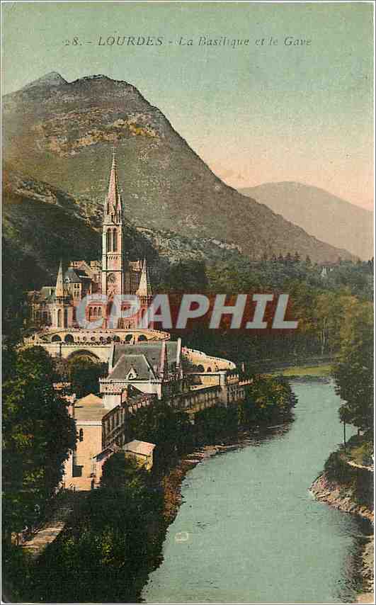 CPA Lourdes La Basilique et le Gare 