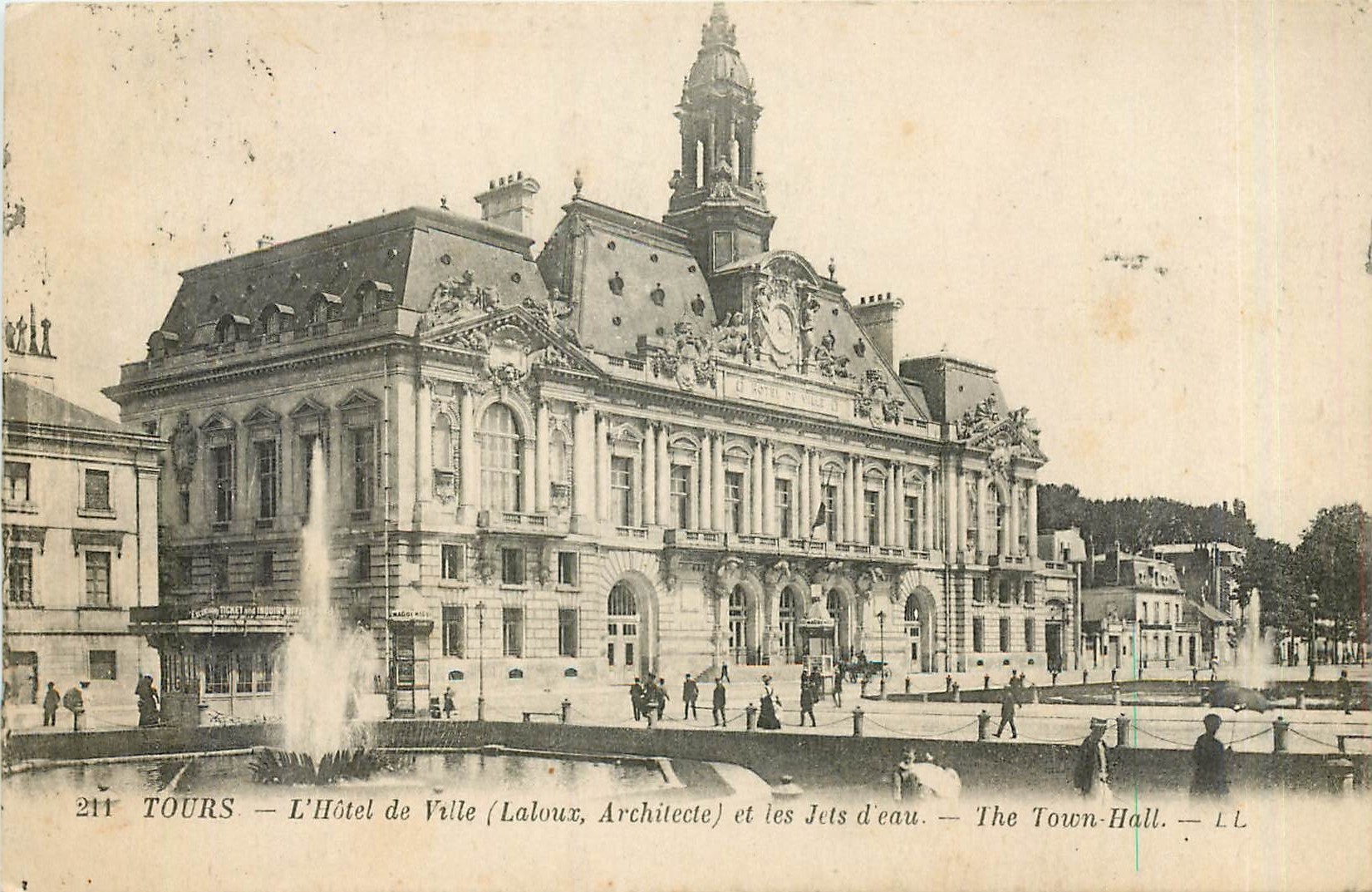 CPA Tours L'Hotel de Ville et les Jets d'Eau 