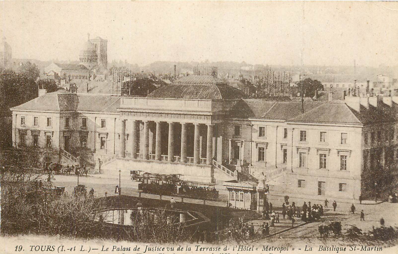 CPA Tours L et L Le Palais de Justice vu de la Terrasse l'Hotel Metropol La Basilique St Martin 