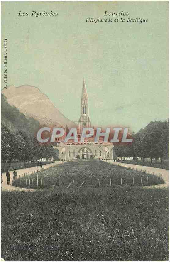 CPA Les Pyrenees Lourdes L'Esplanade et la Basilique 