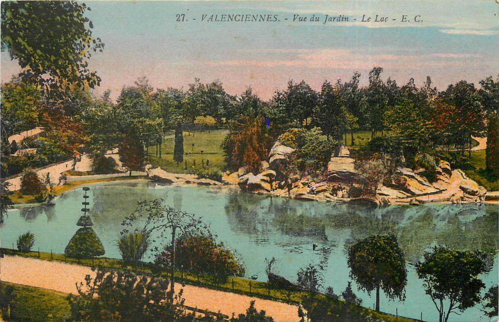 CPA Valenciennes Vue du Jardin Le Lac 