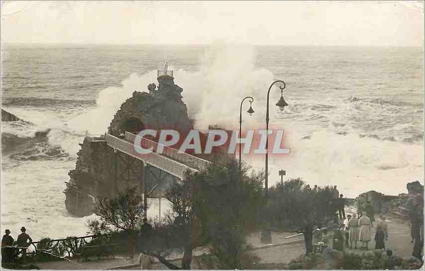 Biarritz — Effets de vague au rocher de la Vierge — Éditions du Globe, Paris, n°31