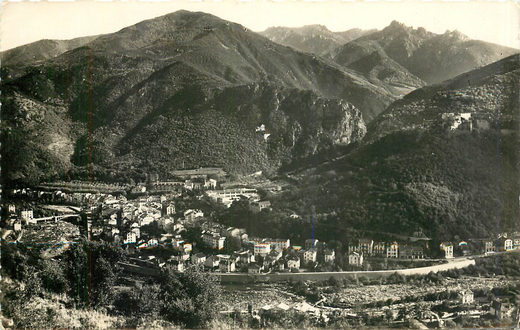 CPA Amelie les Bains PO Vue generale Entree des Gorges Le Fort Au Fond Frontiere Espagnole 