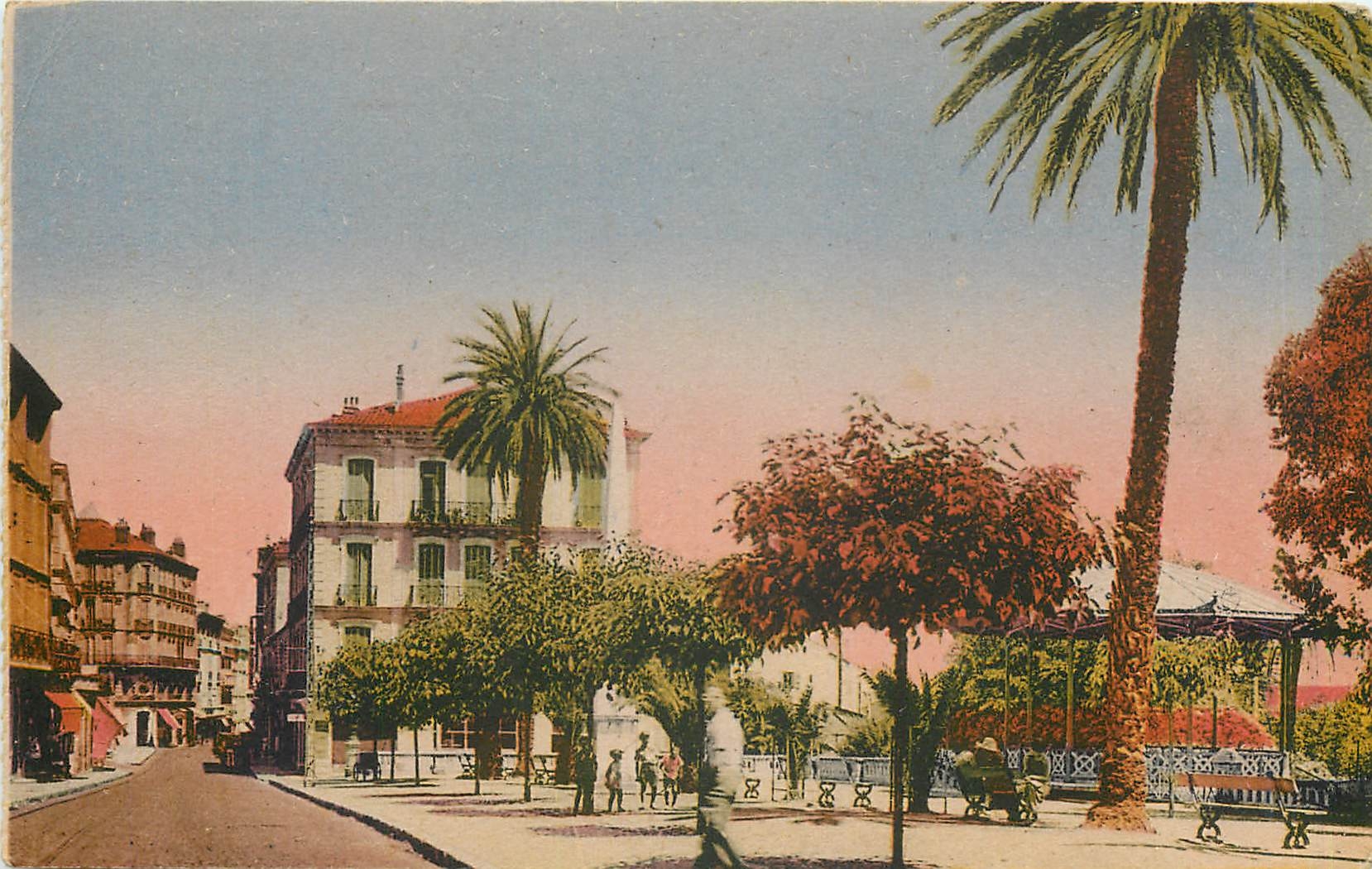 Hyères-les-Palmiers — Place des Palmiers et Avenue des Îles-d'Or — éditeur Lempereur & Cie