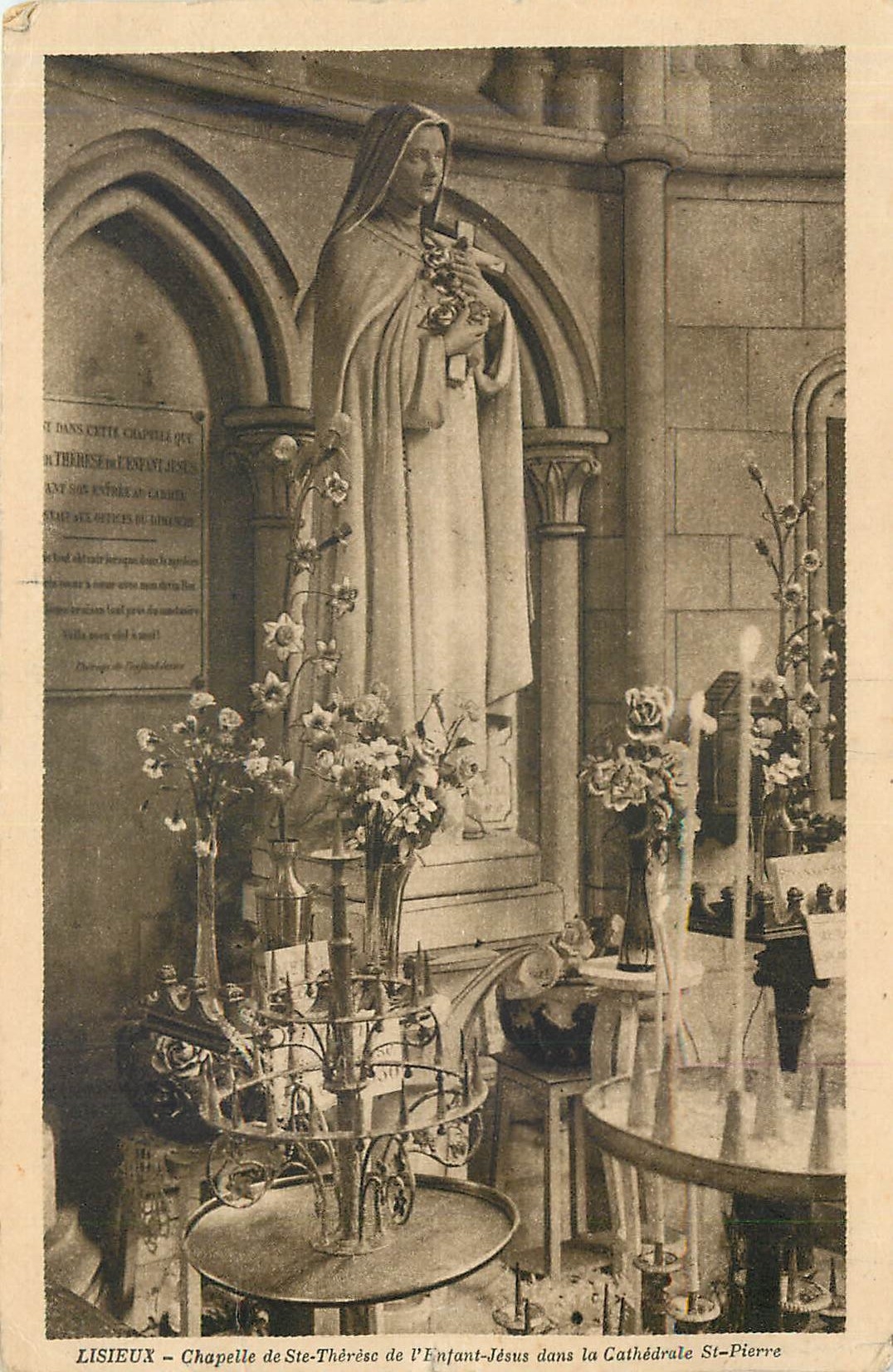 CPA Lisieux Chapelle de St Therese de l'Enfant Jesus dans la Cathedrale St Pierre 