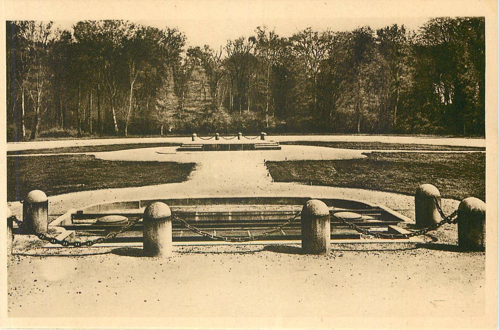 Forêt de Compiègne — Clairière de l'Armistice — Emplacement du Wagon du Maréchal Foch