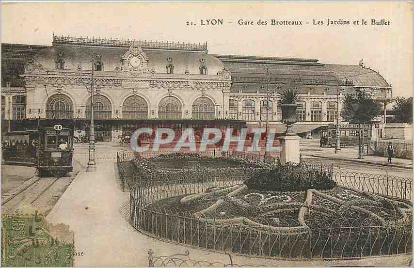 CPA Lyon Gare des Brotteaux Les Jardins et le Buffet Tramway