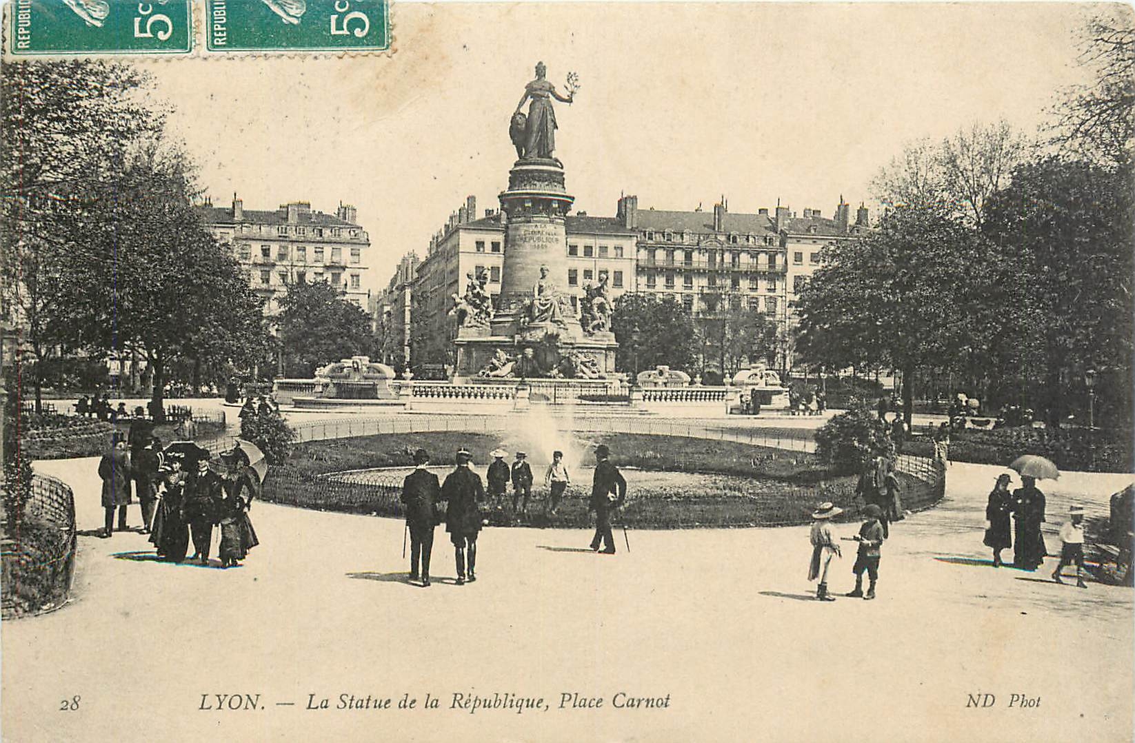 CPA Lyon La Statue de la Republique Place Carnot 