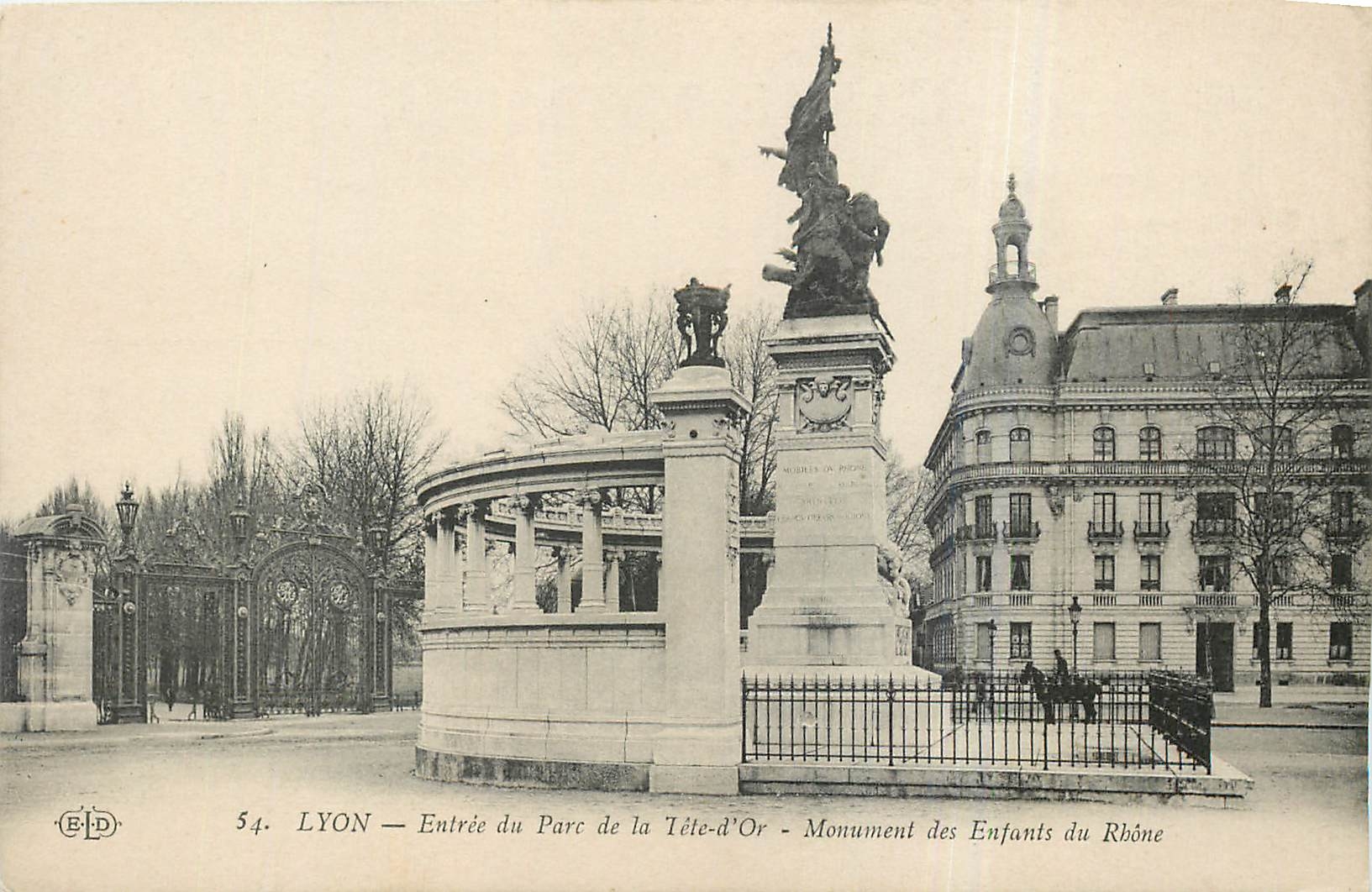 CPA Lyon Entree du Parc de la Tete d'Or Monument des Enfants du Rhone 