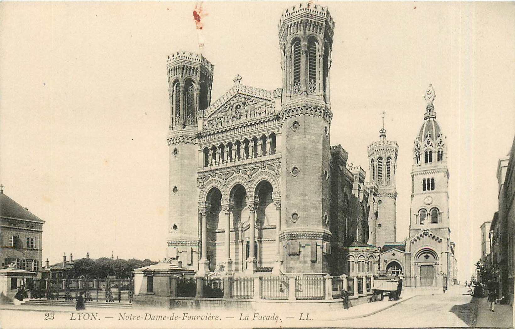 CPA Lyon Notre Dame de Fourviere la Facade 