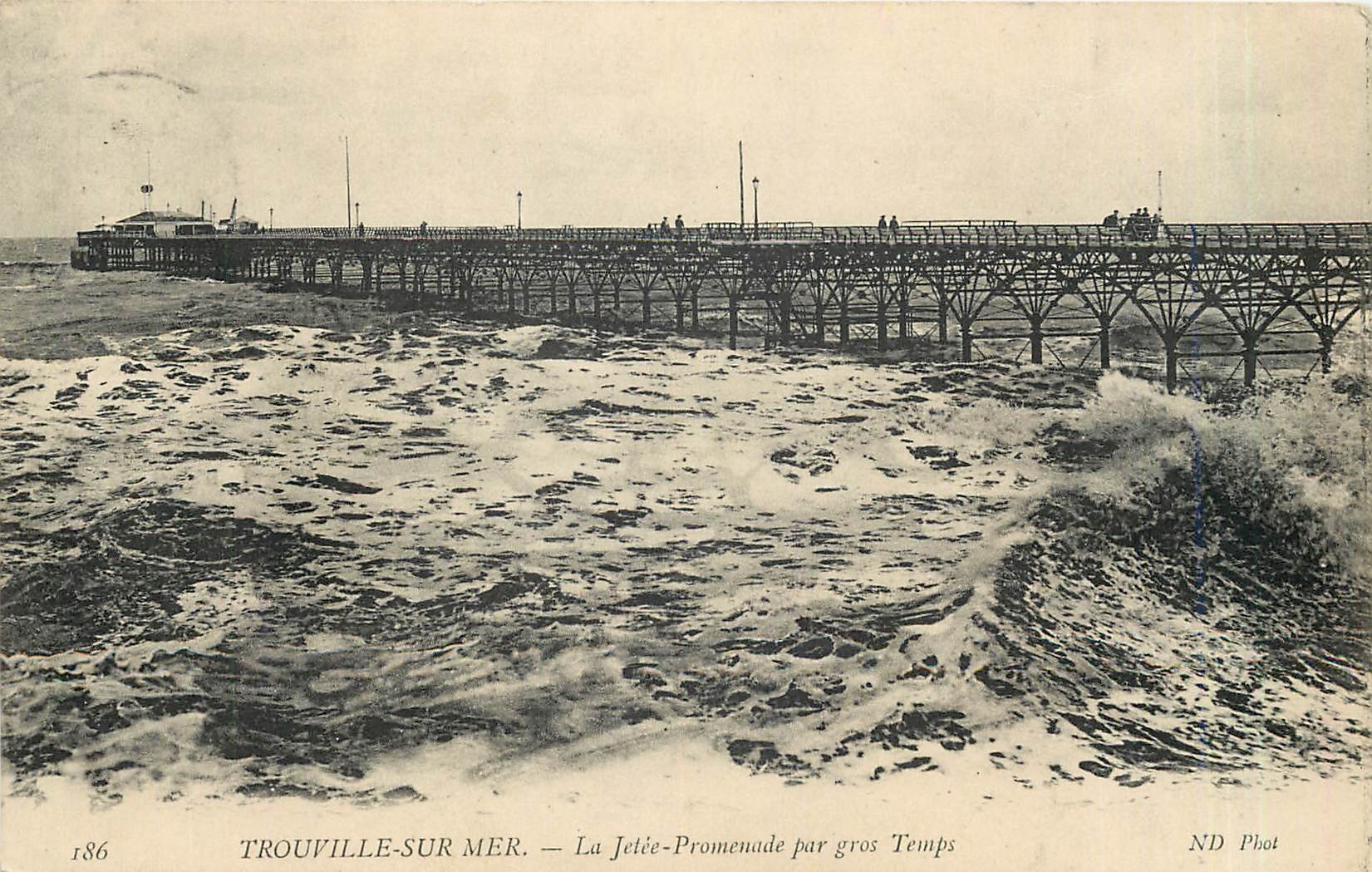 TROUVILLE-SUR-MER — La Jetée-Promenade par gros Temps — ND Phot