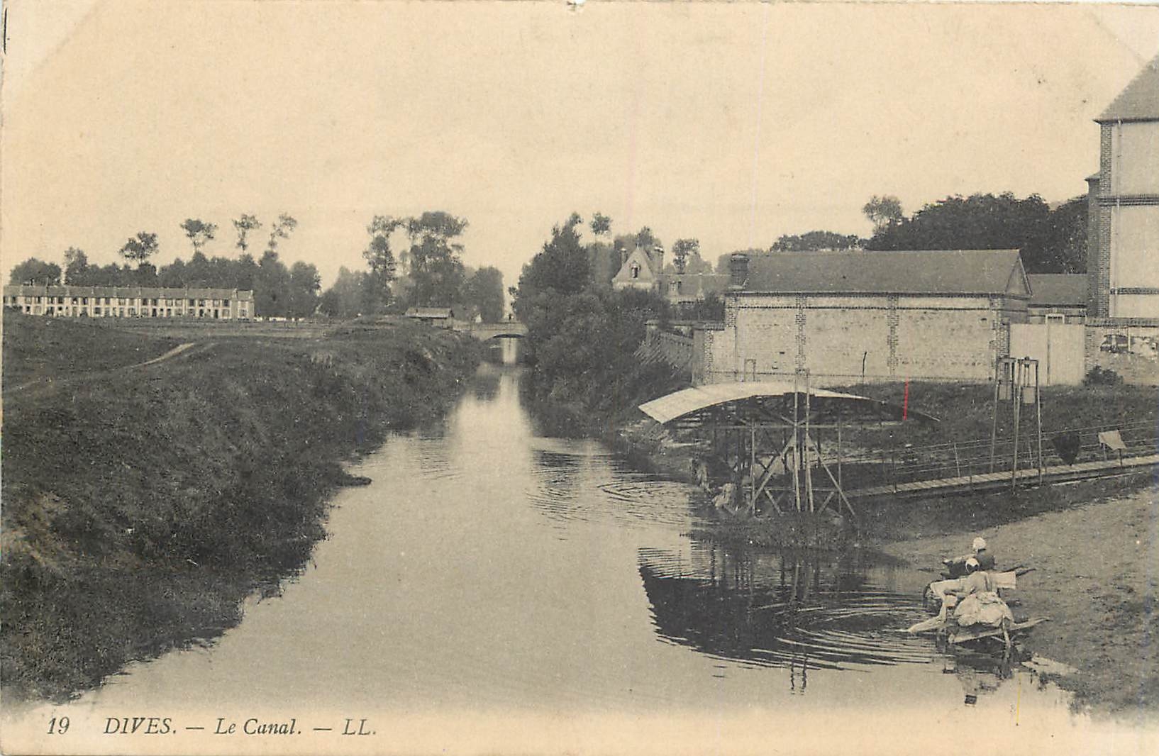CPA Dives Le Canal Lavandieres