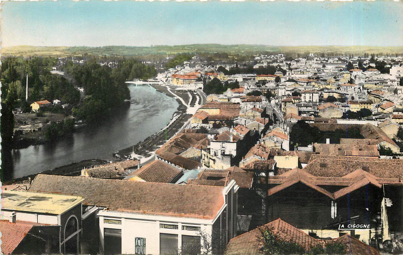 Vue générale d'Angoulême — la Charente et la passerelle — éditeur La Cigogne