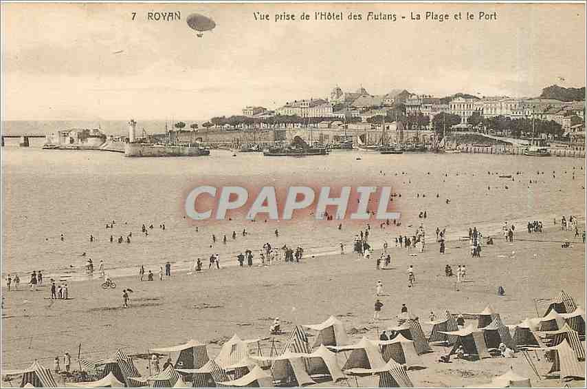 CPA Royan Vue Prise de l'Hotel La Plage et le Port 
