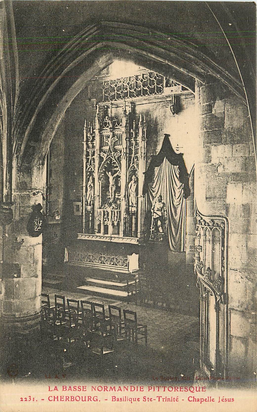 CPA La Basse Normandie Pittoresque Cherbourg Basilique Ste Trinite Chapelle Jesus 