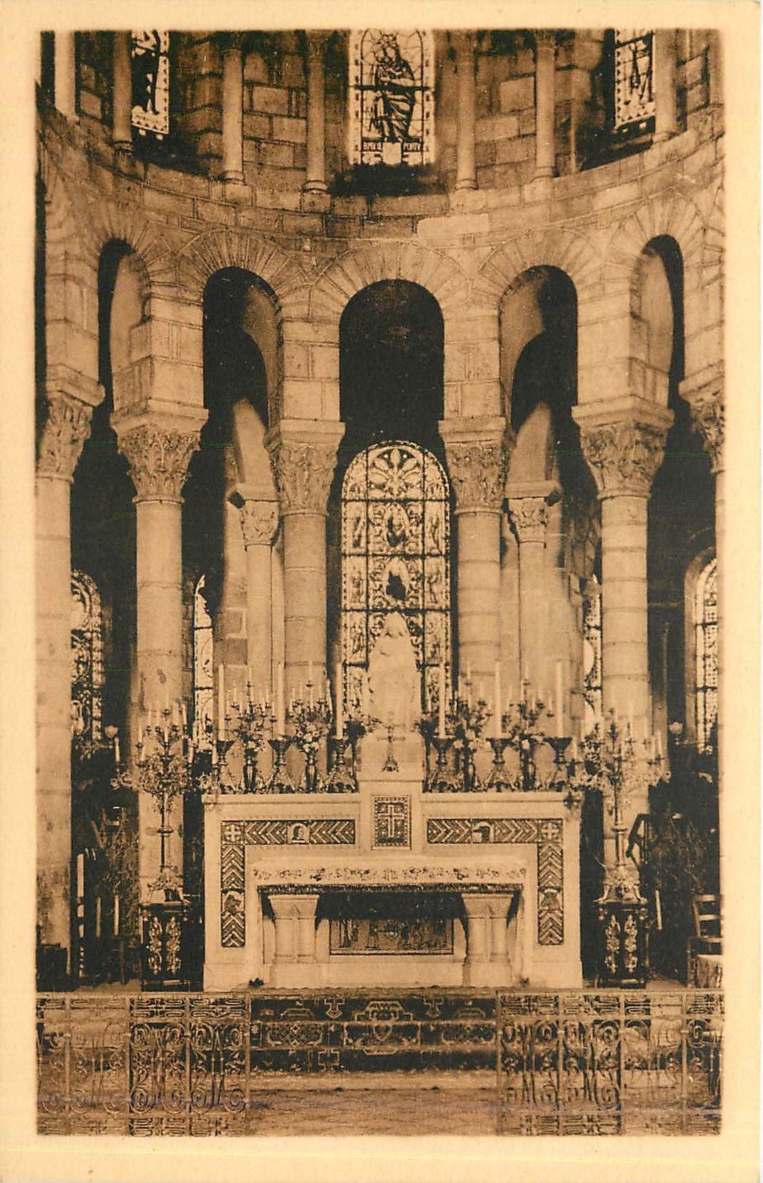 CPA Clermont Ferrand Notre Dame du Port Le Choeur et le Maitre Autel 