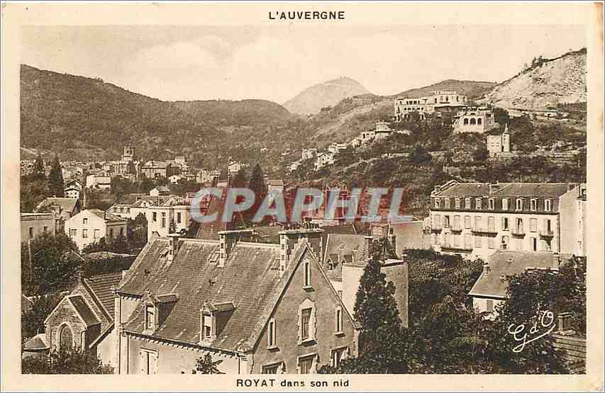 CPA L'Auvergne Royat dans son nid 