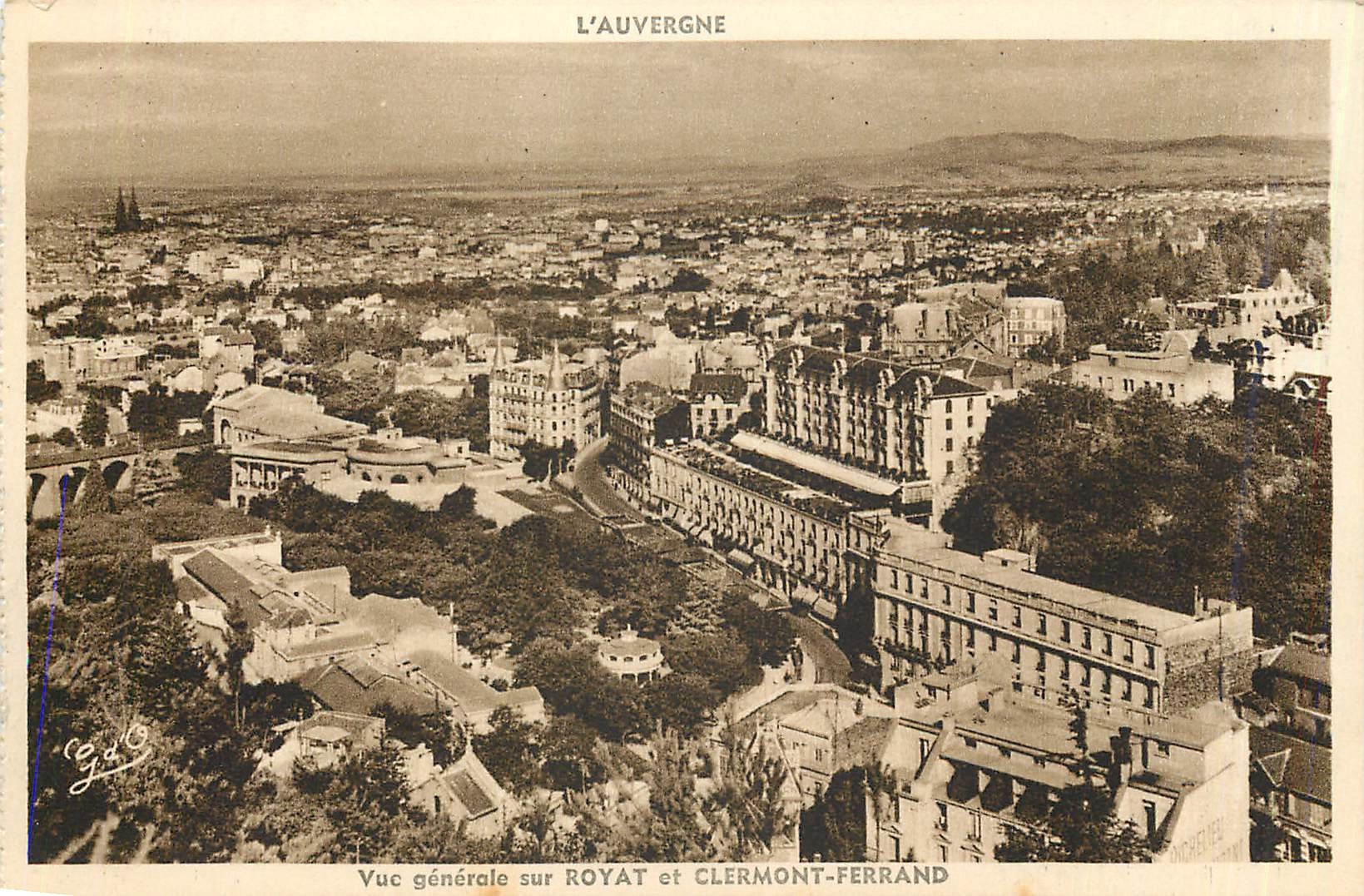 CPA L'Auvergne Vue generale sur Royat et Clermont Ferrand 