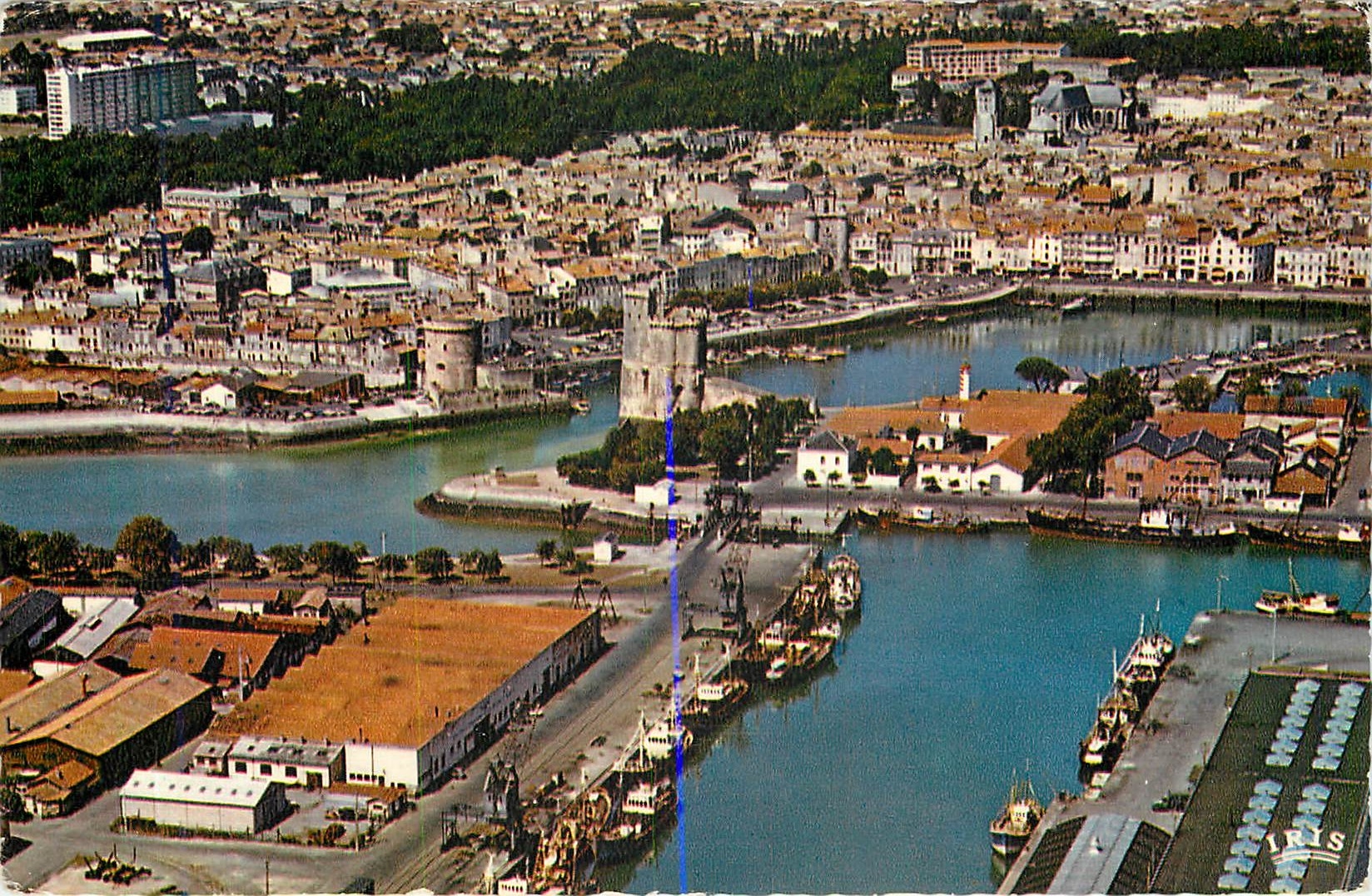 CPM La Rochelle Chte Mme Le Port vue d'Ensemble La Tour vue d'Ensemble La Tour Saint Nicolas Bateaux