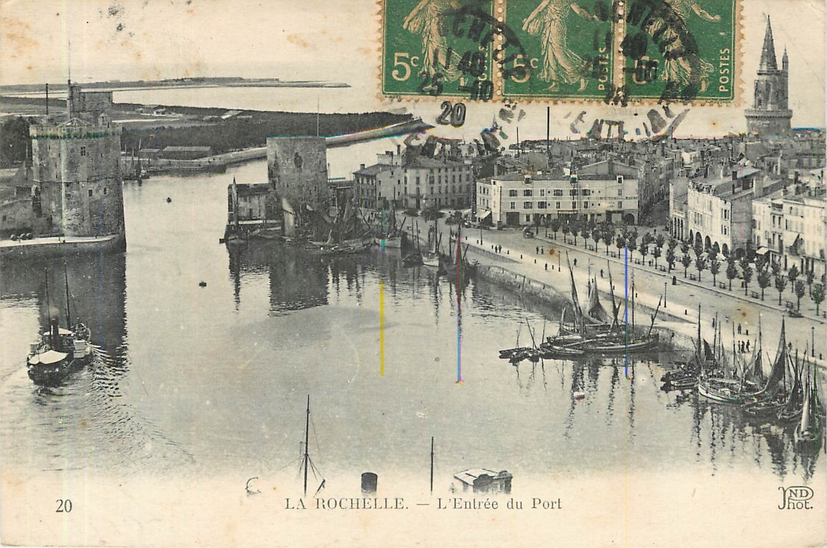 CPA La Rochelle L'Entree du Port Bateaux