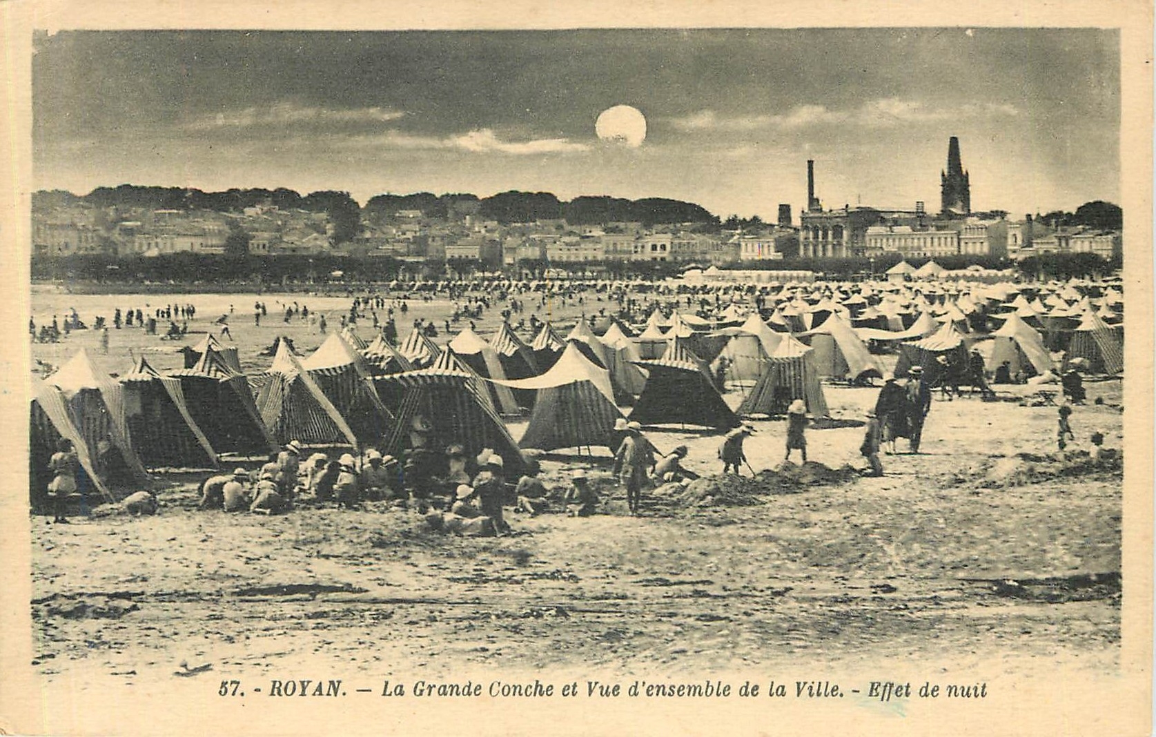 CPA Royan La Grande Conche et Vue d'Ensemble de la Ville Effet de nuit 