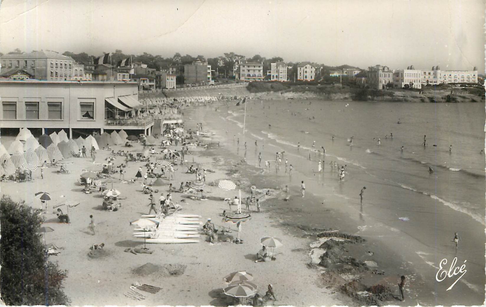 CPM Royan Pontaillac Charente Maritime La Plage et le Casino de Pontaillac 